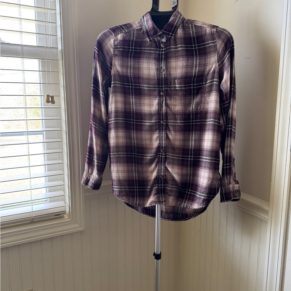 Americanโ Eagle Outfitters Purple Plaid Button-Down Shirt